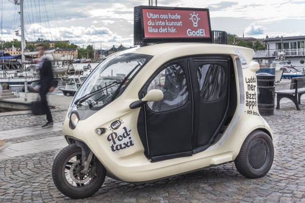 Electric three-wheeler city taxi